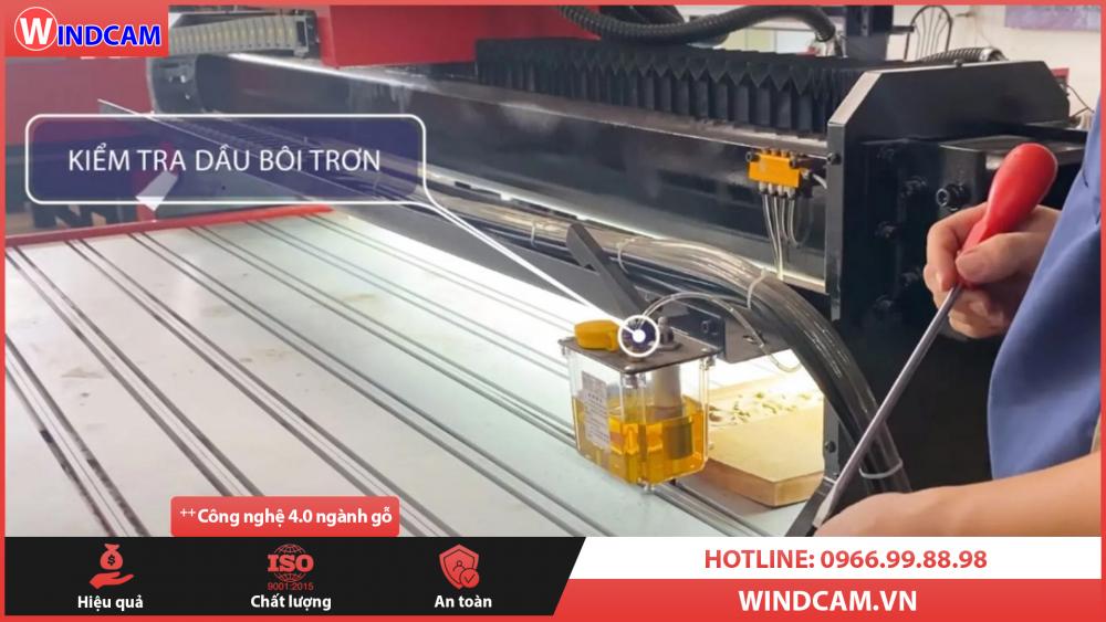 Bơm dầu máy CNC đục gỗ: Bảo vệ và tăng tuổi thọ máy